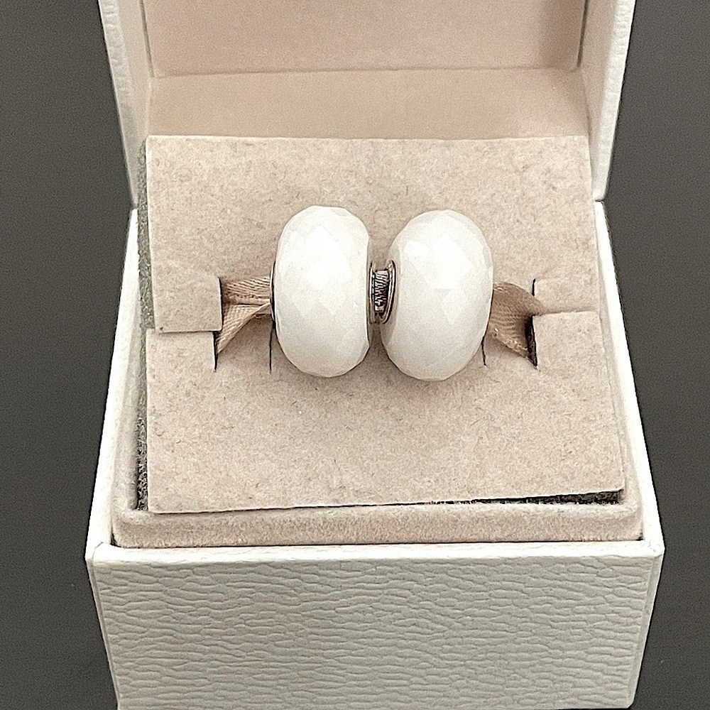 Trollbeads genuine milky quartz